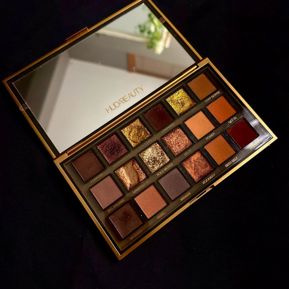 Huda Beauty Empowered Palette